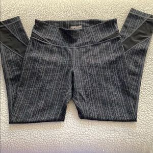 Kirkland workout leggings size small